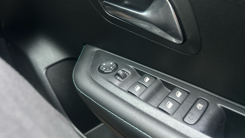 Peugeot 208 1.2 PureTech 100 Allure Premium + 5dr Petrol Hatchback